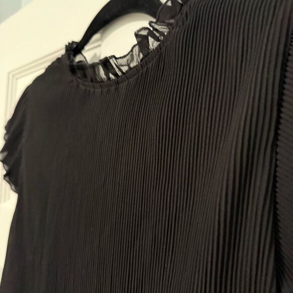 She & Sky Ribbed Flutter Sleeve Pullover Blouse Career‎ Black Size Medium - Picture 2 of 7